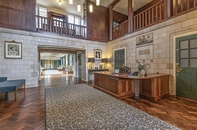 2 bedroom apartment in the South West wing, King Edward VII estate, Midhurst